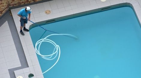 Hivernage de piscine - contrat d'entretien Maxi Piscines - La Colle-sur-Loup (06)